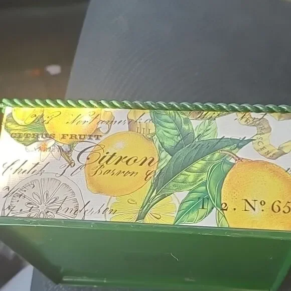 Green Metal Napkin Holder with a Lemon Pattern - Picture 4 of 8